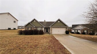 1915 Soque Cir in Jefferson, GA - Building Photo