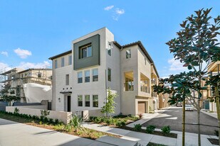 590 Catalonia in Lake Forest, CA - Building Photo