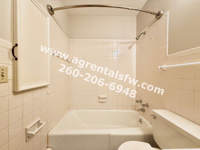 901-931 W Brookwood Ct in New Haven, IN - Foto de edificio - Building Photo