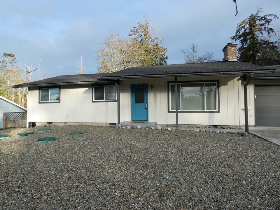 190 Stuart Dr in Port Angeles, WA - Building Photo