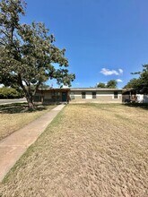 2420 W Ave L in San Angelo, TX - Foto de edificio - Building Photo