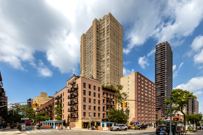 446 E 86th St in New York, NY - Building Photo - Building Photo