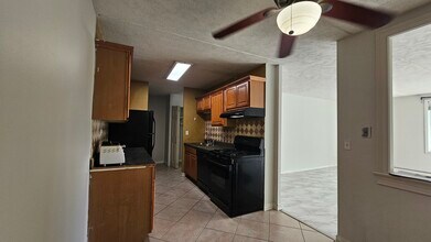 5011 Valley Ln in Streamwood, IL - Building Photo - Building Photo