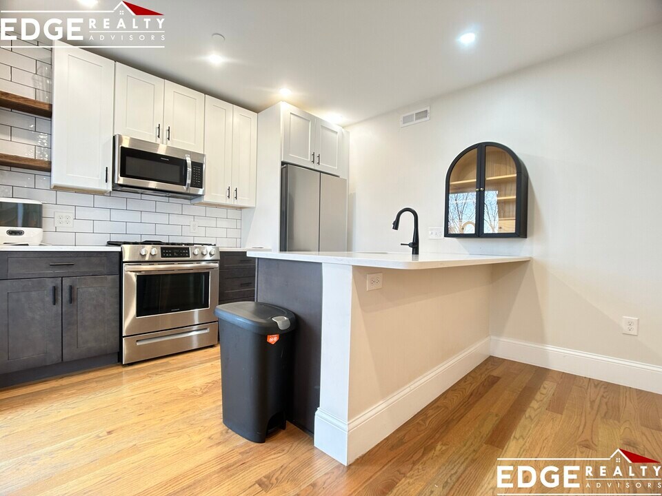 137 Princeton St in Boston, MA - Building Photo