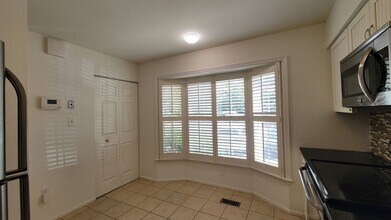 6106 Heron Pond Ct in Burke, VA - Building Photo - Building Photo
