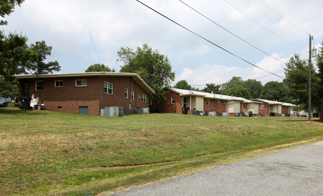 Linwood Apartments in Apex, NC - Building Photo - Building Photo