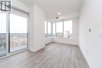 5105 Hurontario St in Mississauga, ON - Building Photo - Building Photo