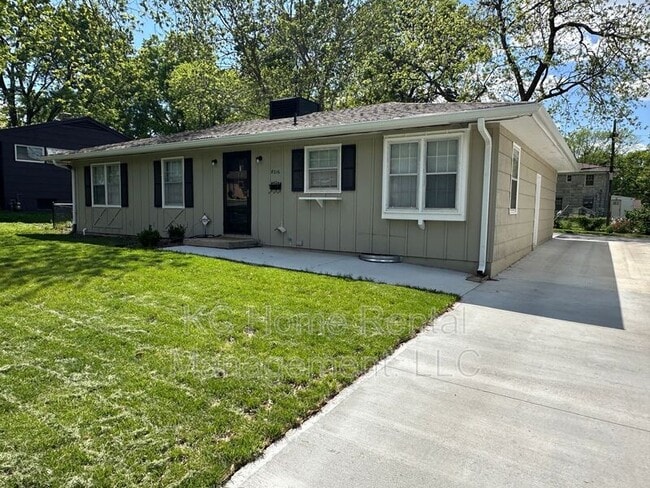 8216 Madison Ave in Kansas City, MO - Building Photo - Building Photo