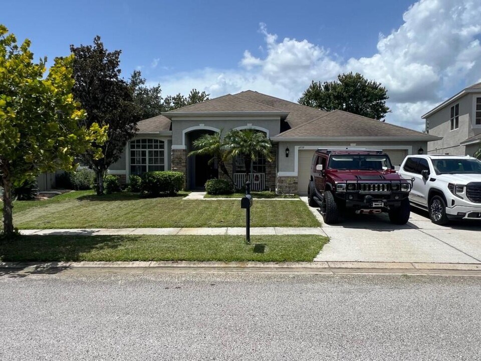 6939 Runner Oak Dr in Wesley Chapel, FL - Building Photo