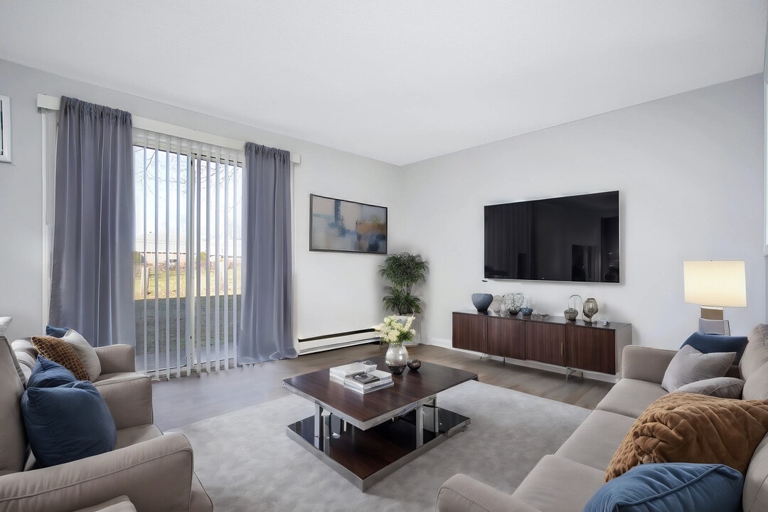 Brookview Townhomes in Westfield, MA - Building Photo