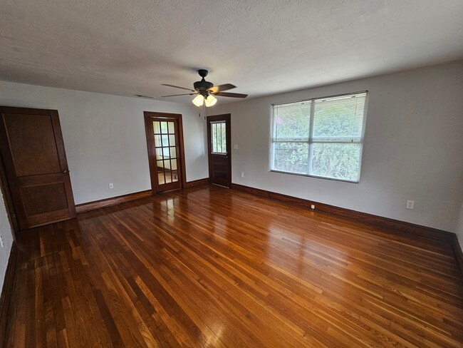 644 E College Ave in Tallahassee, FL - Building Photo - Building Photo