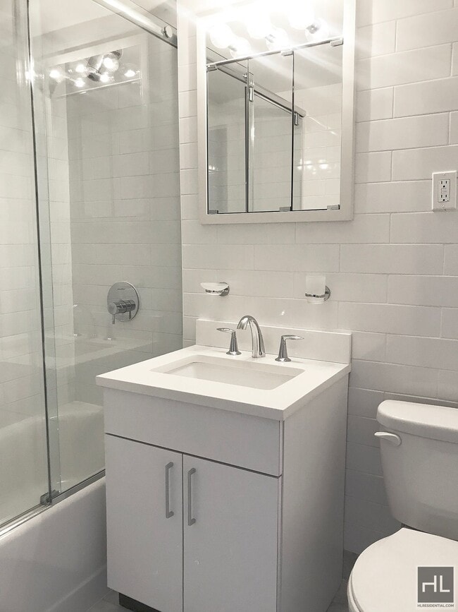 E 16 ST in New York, NY - Building Photo - Building Photo