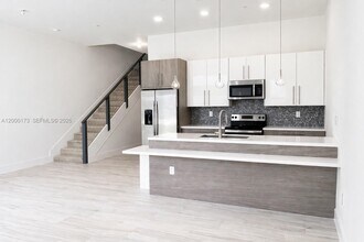 4384 NW 9th St. in Plantation, FL - Building Photo - Building Photo