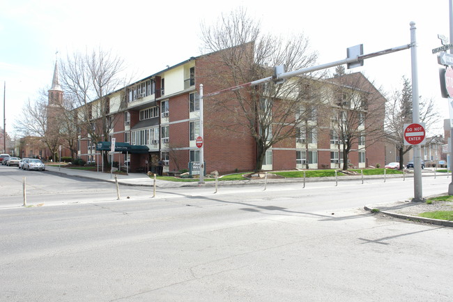 Fahy West Apartments in Spokane, WA - Foto de edificio - Building Photo