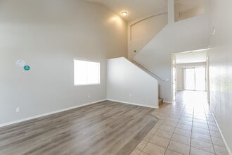 10755 W Coolidge St in Phoenix, AZ - Foto de edificio - Building Photo