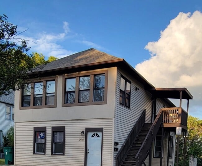 property at 208 S Illinois St