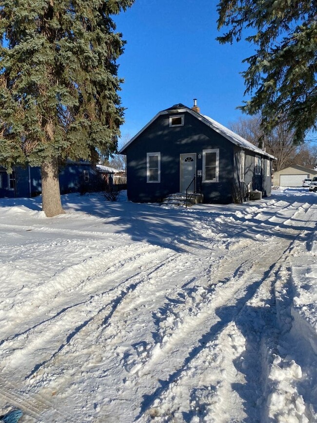 property at 811 9th Ave SE