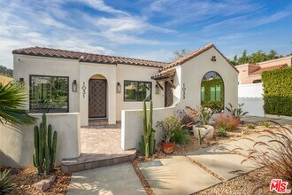 1033 Havenhurst Dr in West Hollywood, CA - Building Photo - Building Photo