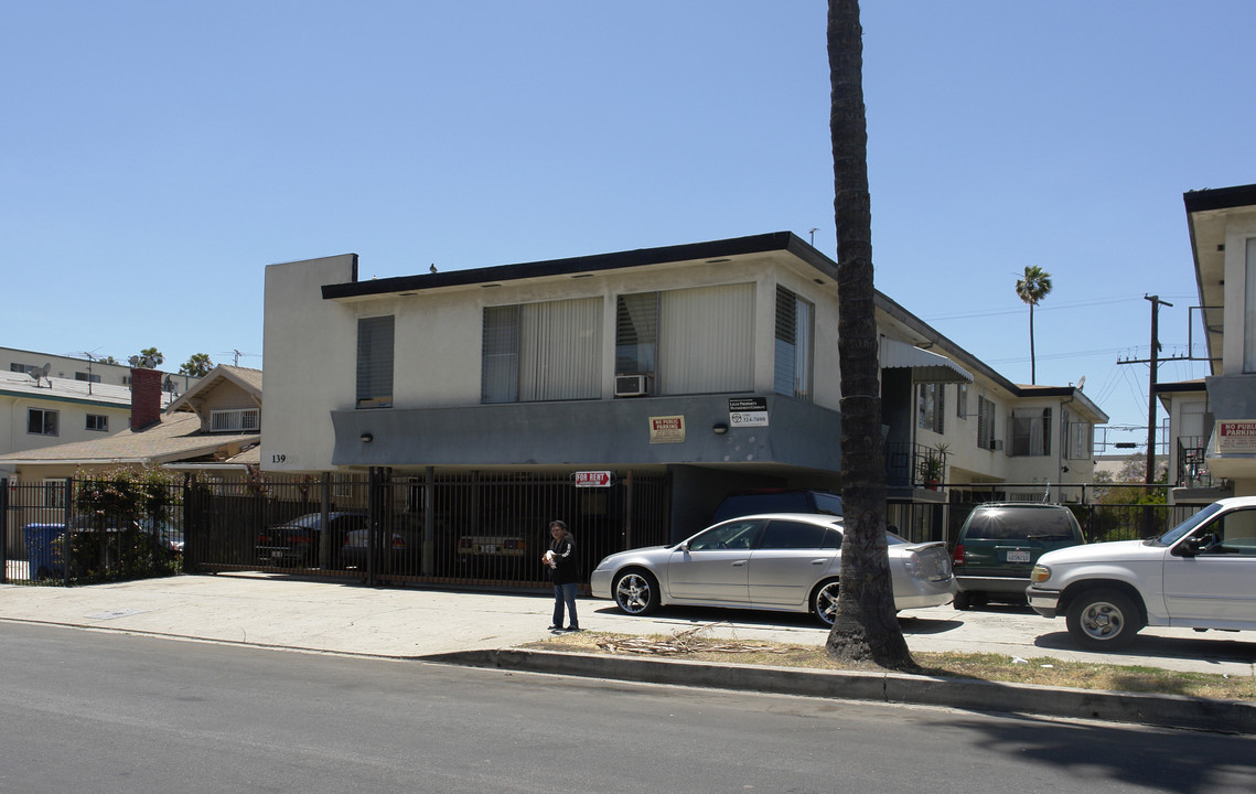 139 N Mariposa Ave in Los Angeles, CA - Building Photo