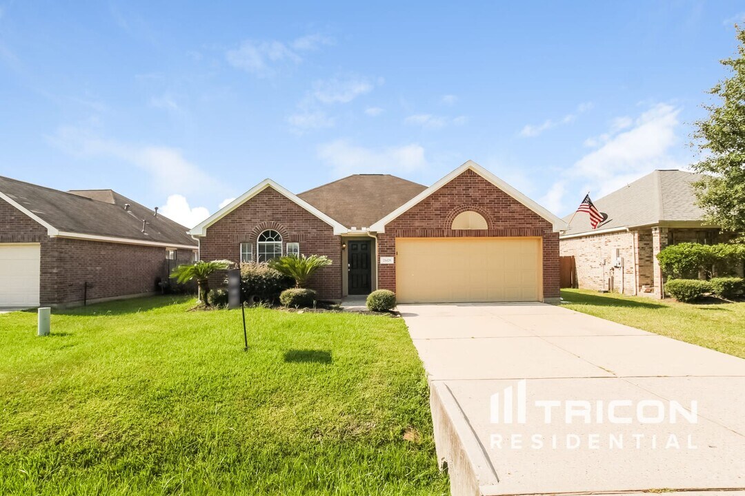 21478 Olympic Forest Dr in Porter, TX - Building Photo