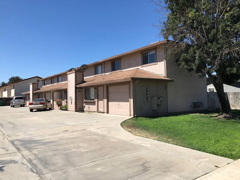 19931 4th St in Hilmar, CA - Building Photo