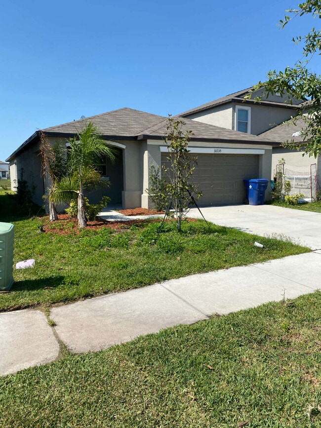 31735 Barrel Wave Way in Zephyrhills, FL - Building Photo - Building Photo