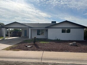 1877 E Loma Vista Dr in Tempe, AZ - Building Photo - Building Photo