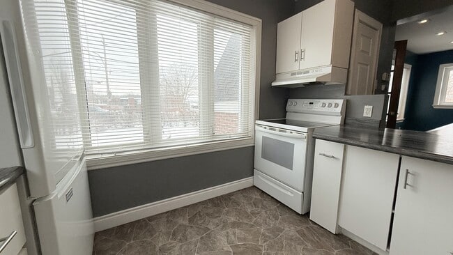 1100 Hamilton Rd in London, ON - Building Photo - Building Photo