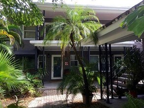 312 NE 16th Ter-Unit -E in Fort Lauderdale, FL - Building Photo - Building Photo