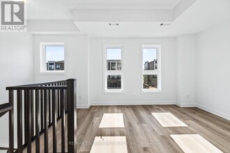 70 Kenesky Dr in Hamilton, ON - Building Photo - Building Photo