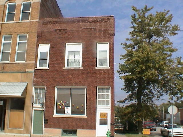 223 E 5th St in Fowler, IN - Building Photo