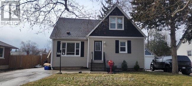 property at 8 Elgin St S
