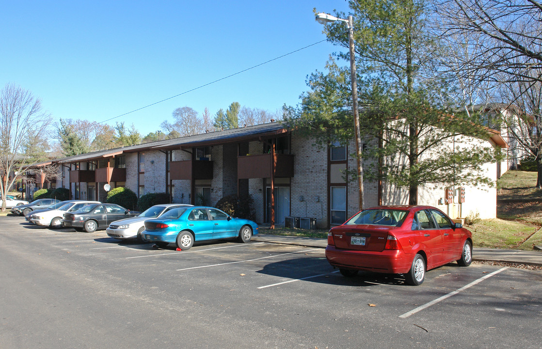 Foxcroft Apartments in Nashville, TN - Building Photo