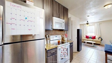 1113 Gridiron Dr in College Station, TX - Foto de edificio - Building Photo