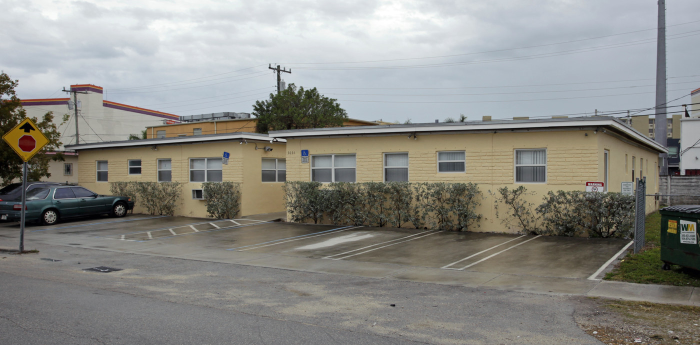 Fellowship House in Miami, FL - Foto de edificio