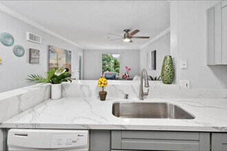 8889 Caminito Plaza Centro, Unit 7326 in San Diego, CA - Foto de edificio - Building Photo