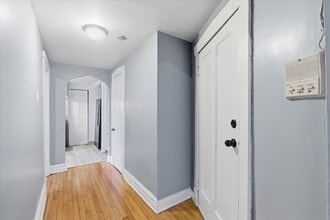 5301 W Jackson Blvd, Unit 2 in Chicago, IL - Building Photo - Building Photo