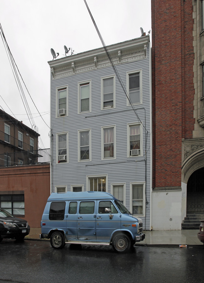 50 Jordan Ave in Jersey City, NJ - Foto de edificio - Building Photo