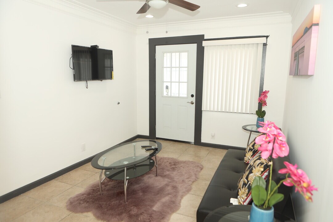 1163 W 38th St in Los Angeles, CA - Building Photo