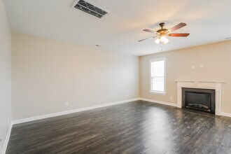 303 Cadet Ct in Spring Hill, TN - Foto de edificio - Building Photo