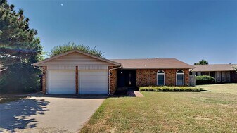 906 Garden Grove in Yukon, OK - Building Photo