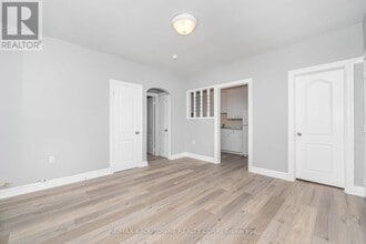 486 Holtby Ave in Burlington, ON - Building Photo - Building Photo
