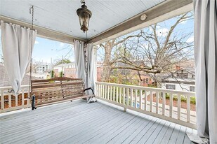 114 E Maple St in Decatur, GA - Building Photo