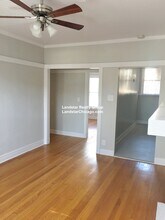 1604 W Olive Ave, Unit 2 in Chicago, IL - Foto de edificio - Building Photo