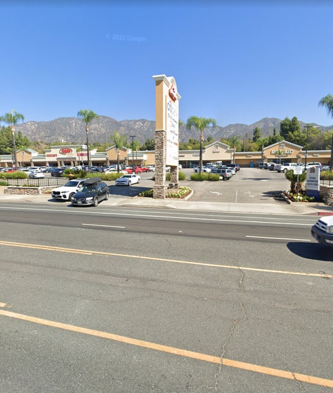 Cross Apartments in La Crescenta, CA - Building Photo - Building Photo