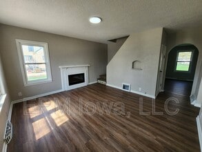 608 6th St NW in Independence, IA - Building Photo - Building Photo