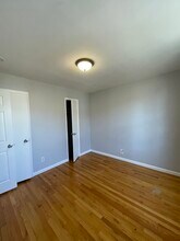 191 Lembeck Ave, Unit 2R in Jersey City, NJ - Foto de edificio - Building Photo