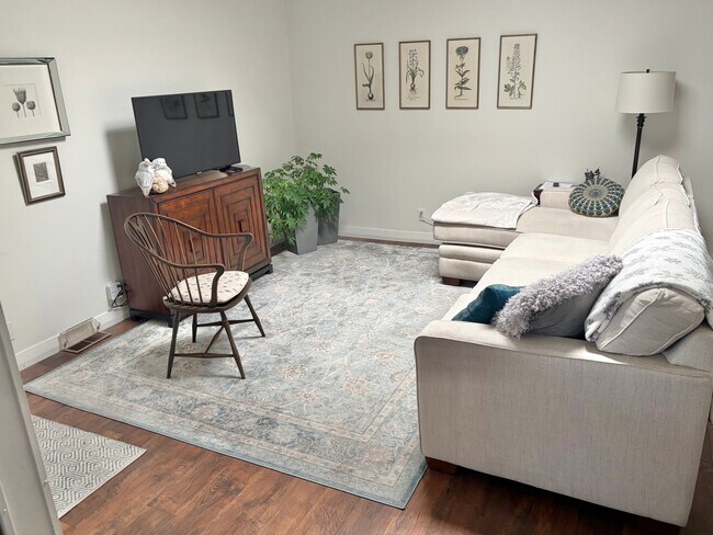 property at 5161 Highland Cir