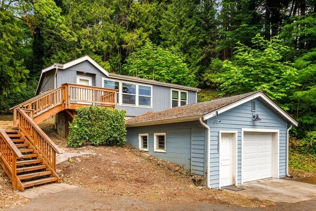 property at 3930 E Lake Sammamish Pkwy NE