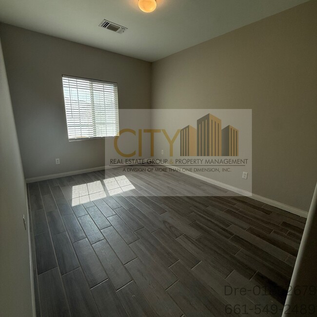 9018 Almond Creek Dr in Bakersfield, CA - Building Photo - Building Photo